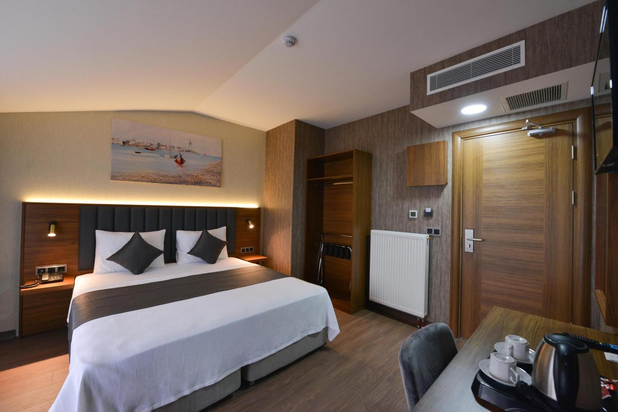 Istport Garden Hotels Arnavutkoy Exterior foto A room at the hotel